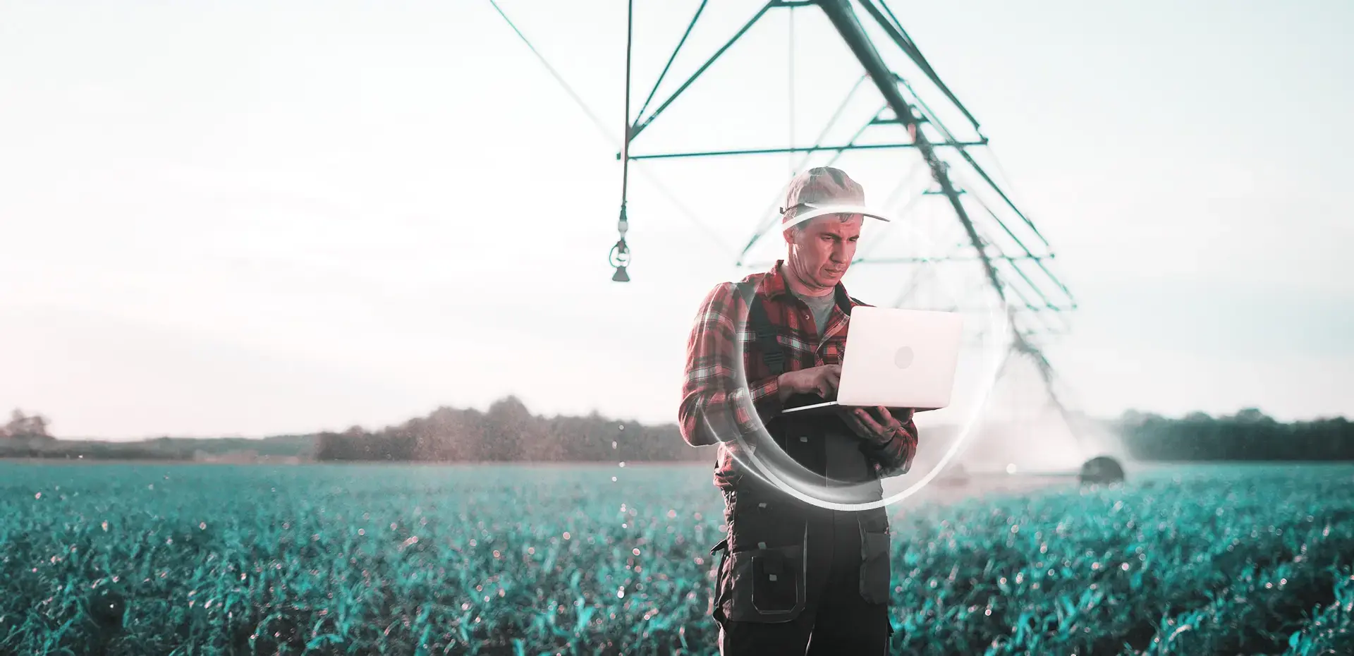Verimi Zirveye Çıkart Şeflek GPS teknolojisi, sulama sistemlerinin konumunu sürekli takip ederek hatasız yönlendirme sağlar. Böylece tarlanın her bölgesi optimum su dağılımı ile maksimum verim elde eder.